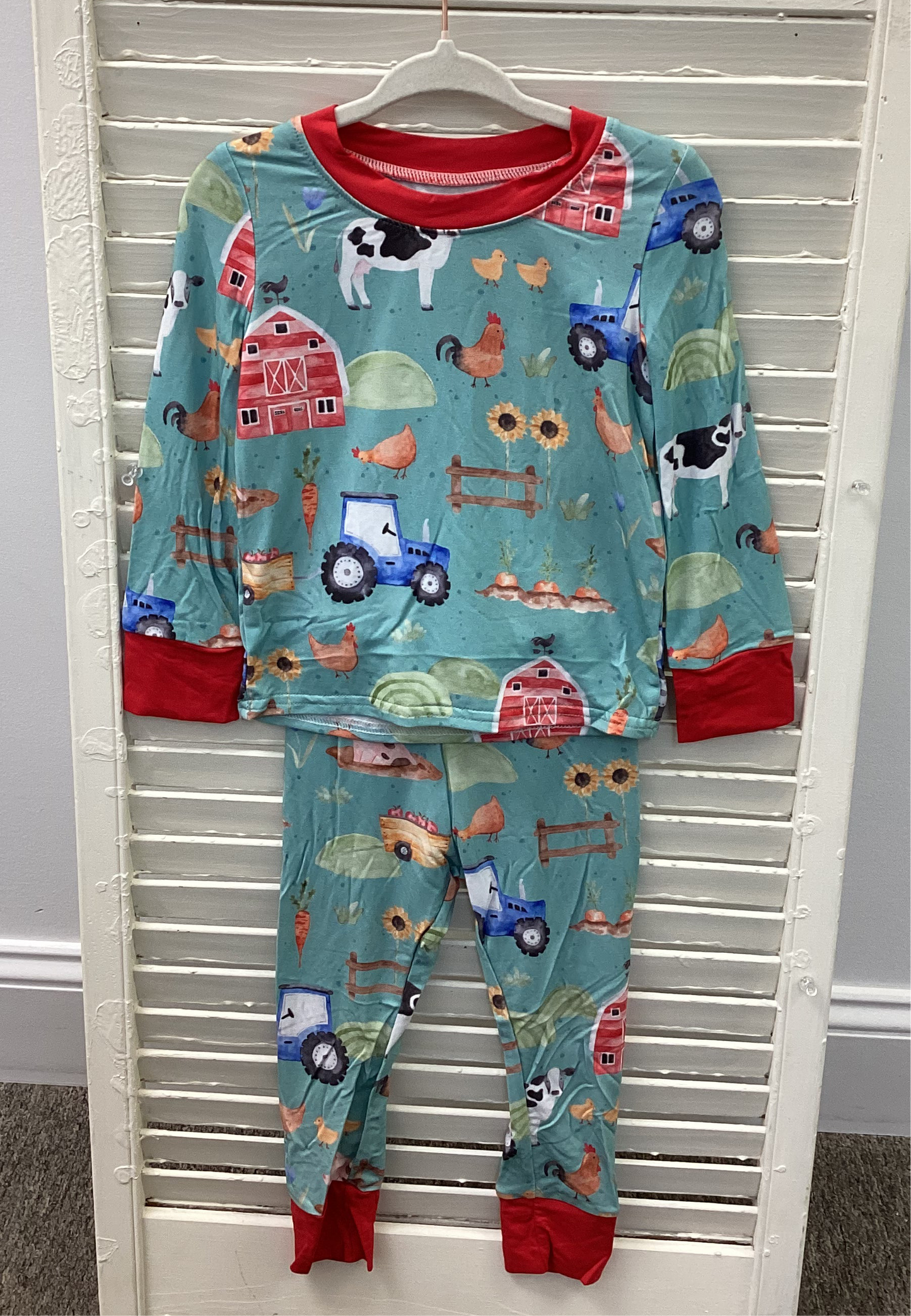 A Day on the Farm 2-Piece set