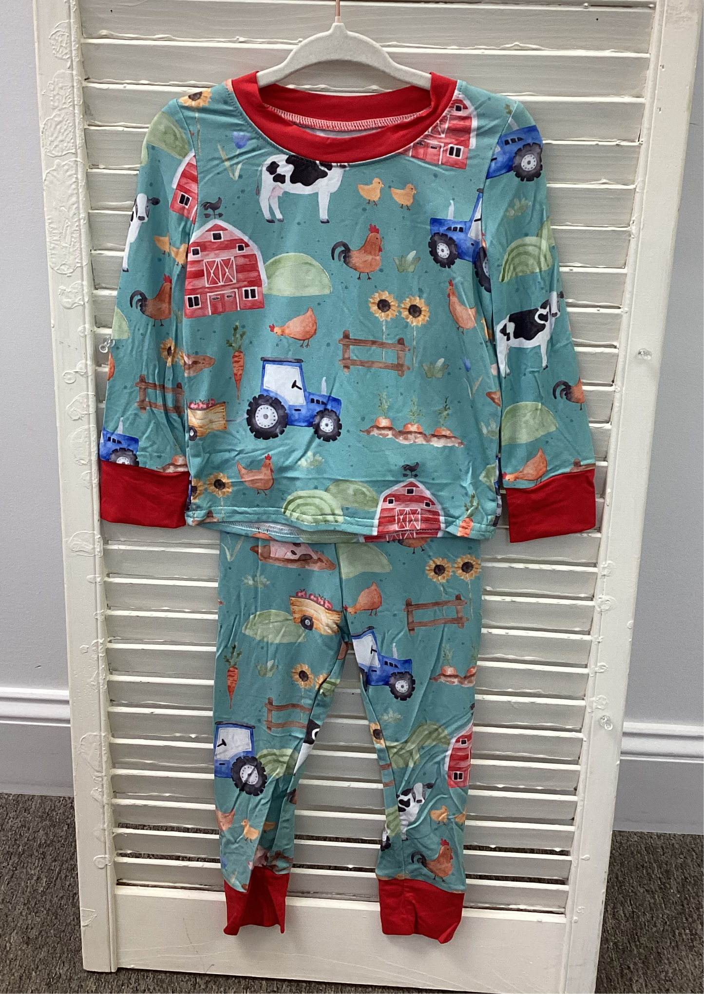 A Day on the Farm 2-Piece set