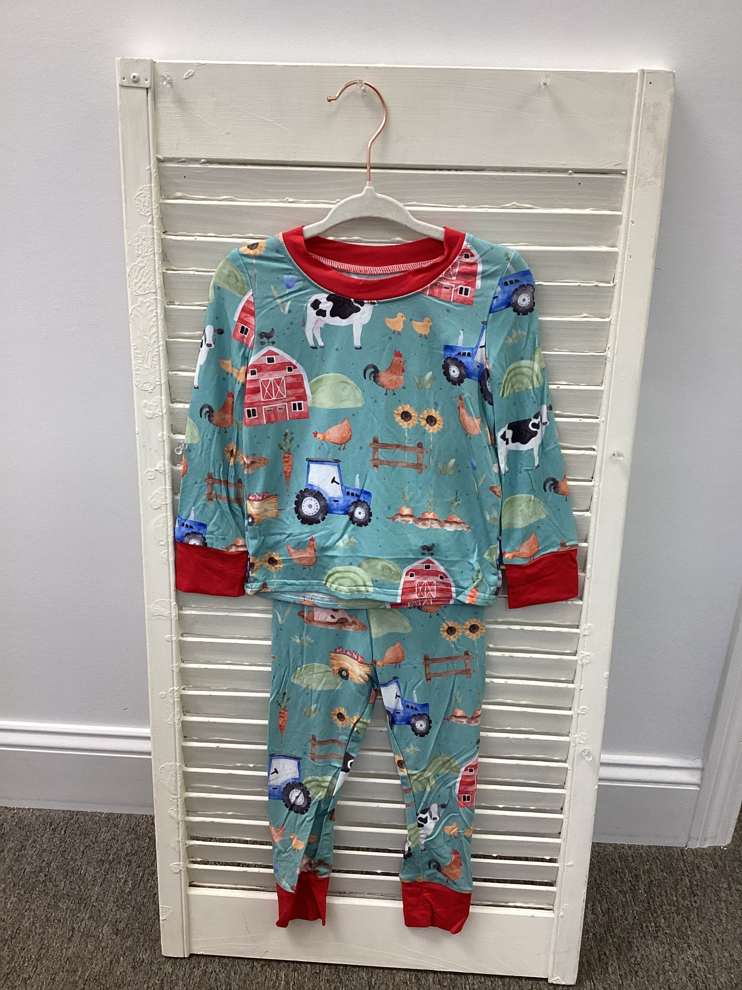 A Day on the Farm 2-Piece set