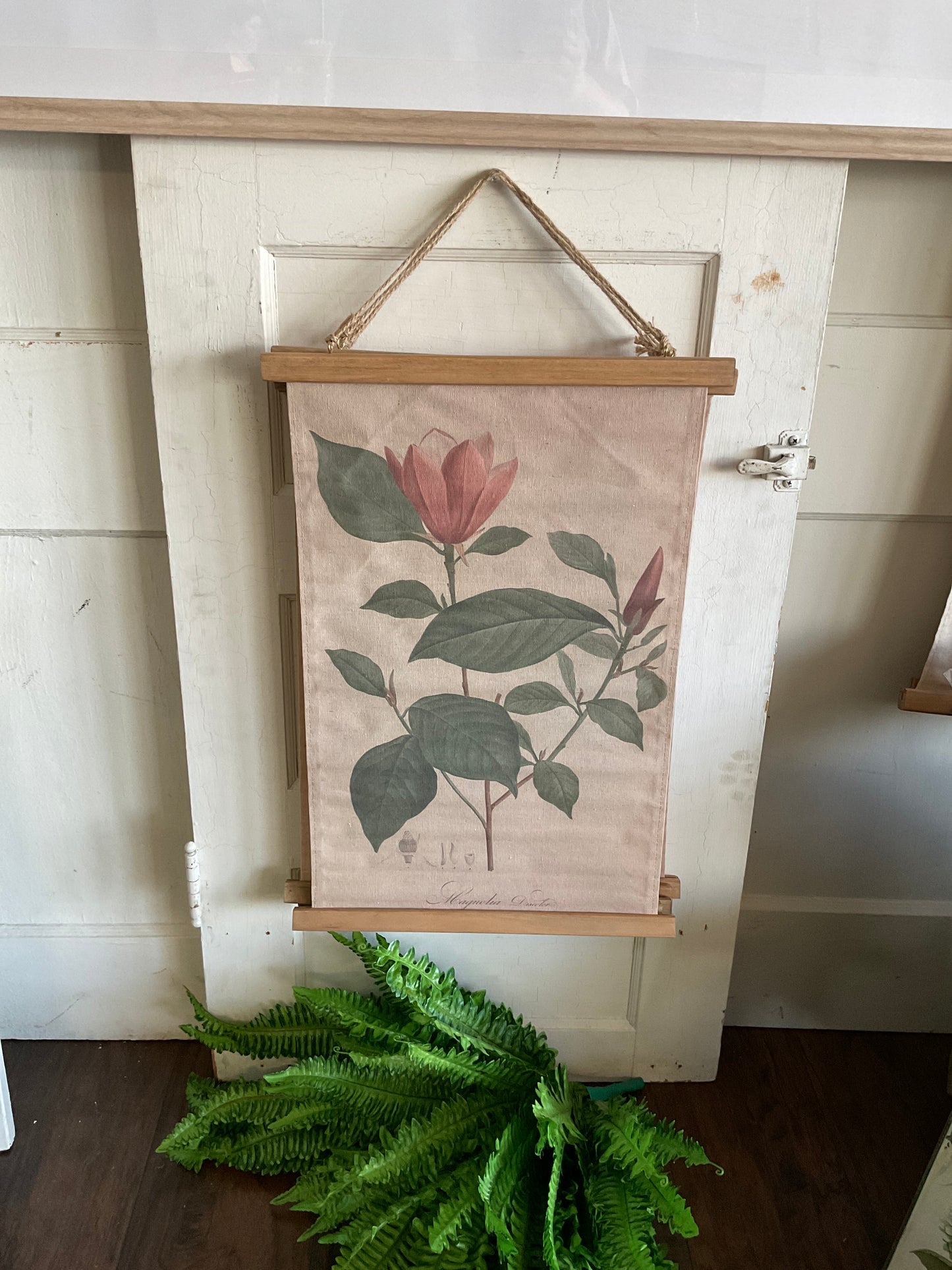 Magnolia Hanging Canvas