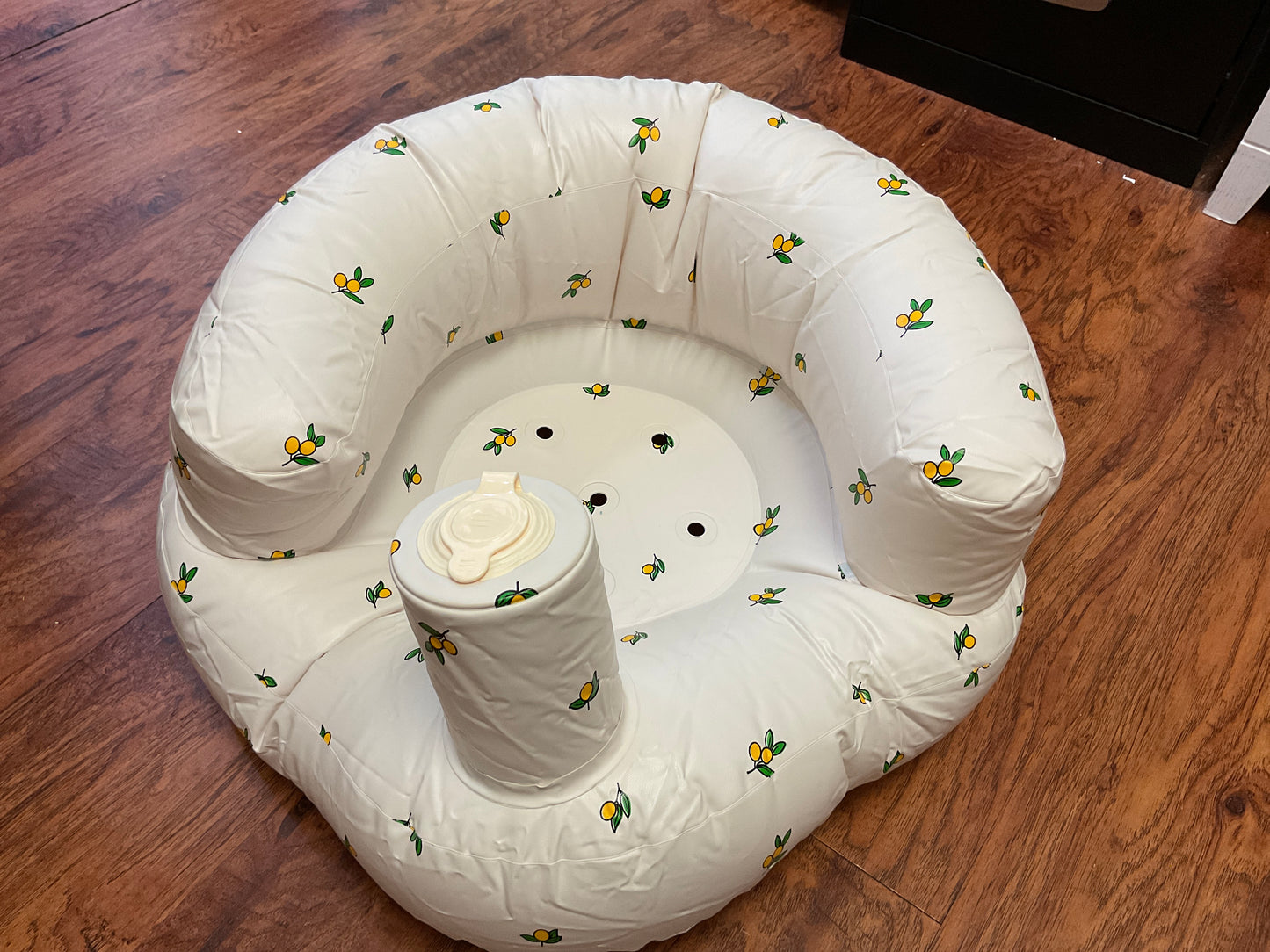 Inflatable sit up seat