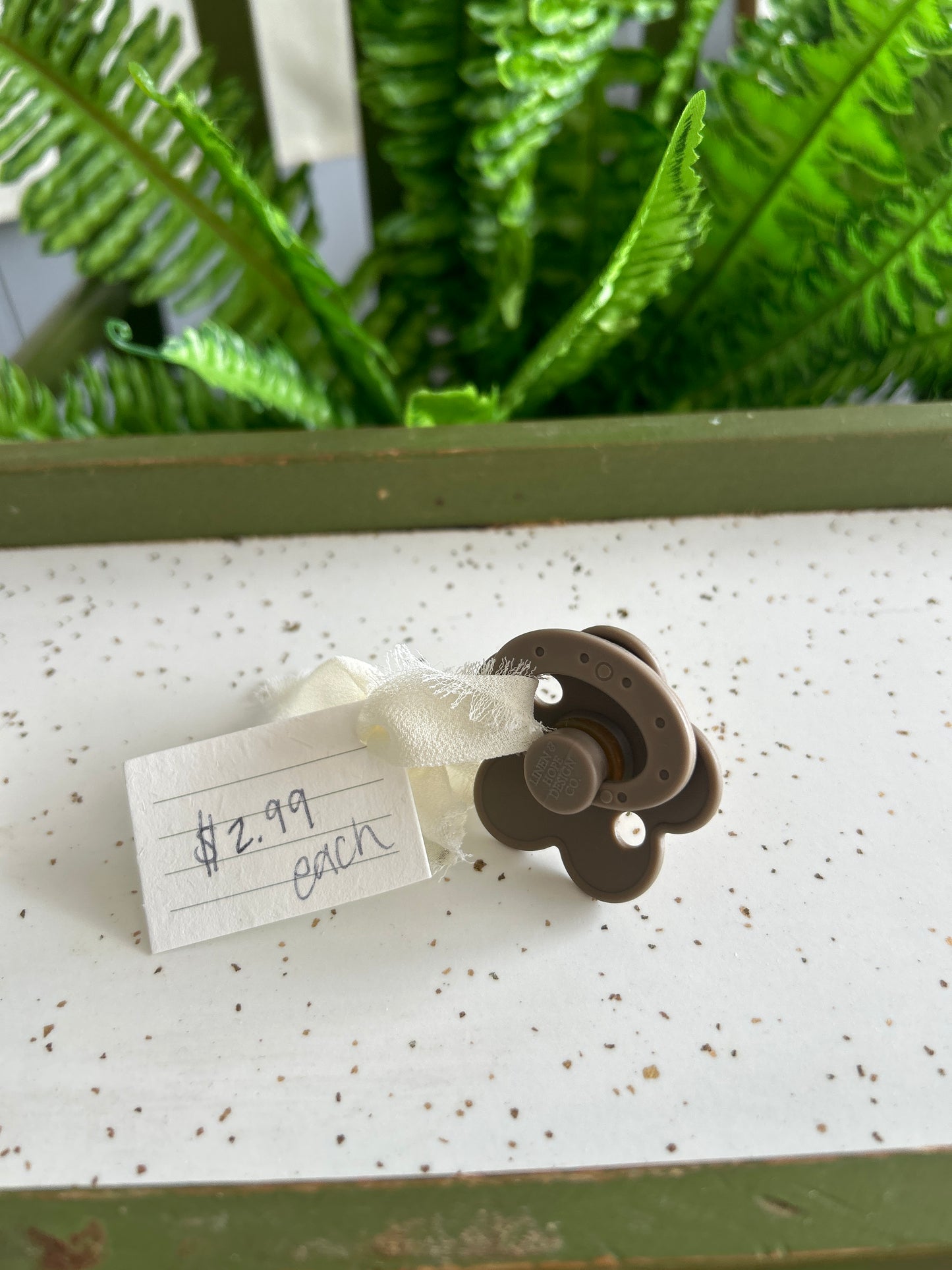 Flower L&H pacifier - mocha