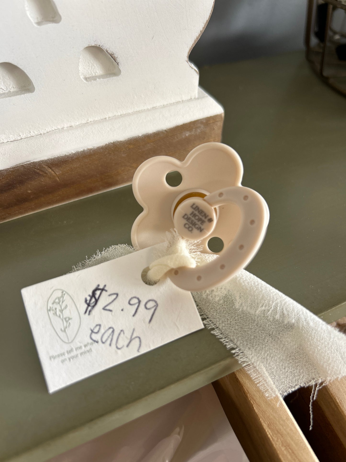 Flower L&H pacifier - beige